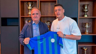 Çaykur Rizespor Başkanı Saruhan, "Rizespor Akademi" için Mesut Özil ile bir araya geldi